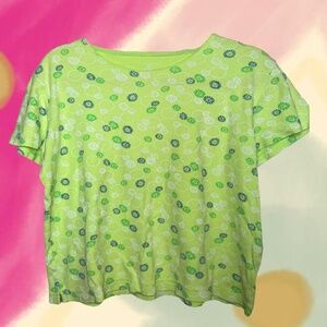 Green and white floral cotton tee. Boxy shape, slightly cropped.   Kim Rogers M